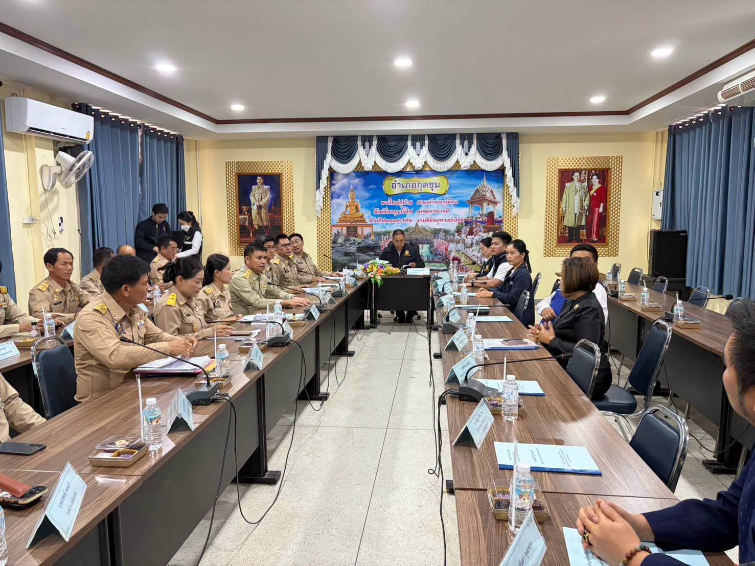 title - ส.ป.ก.ยโสธร ร่วมต้อนรับและรับมอบนโยบายและแนวทางการพัฒนาพื้นที่ตามนโยบายรัฐบาลและกระทรวงมหาดไทย จากรัฐมนตรีช่วยว่าการกระทรวงมหาดไทย (นายพลพีร์ สุวรรณฉวี)